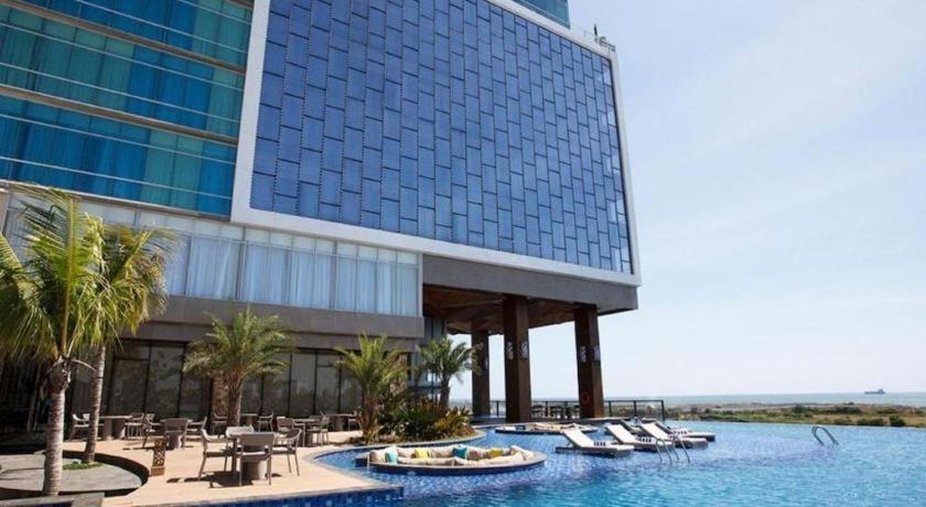 فندق ذا رينرا ماكاسار المظهر الخارجي الصورة